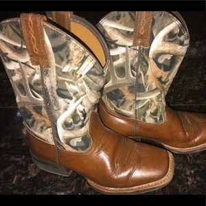 Boys Ariat boots (used) camo tan